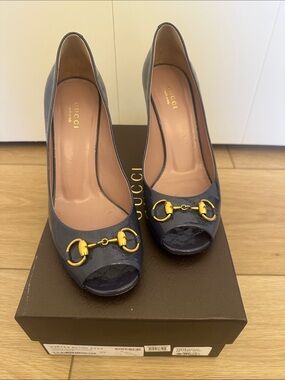 Gucci Navy Patent Leather Stiletto Pumps with Gold Ring Accent